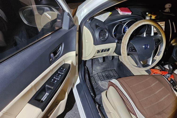 Used CHANGAN Eado 2015 1.6L Manual Luxury Model China IV Standard