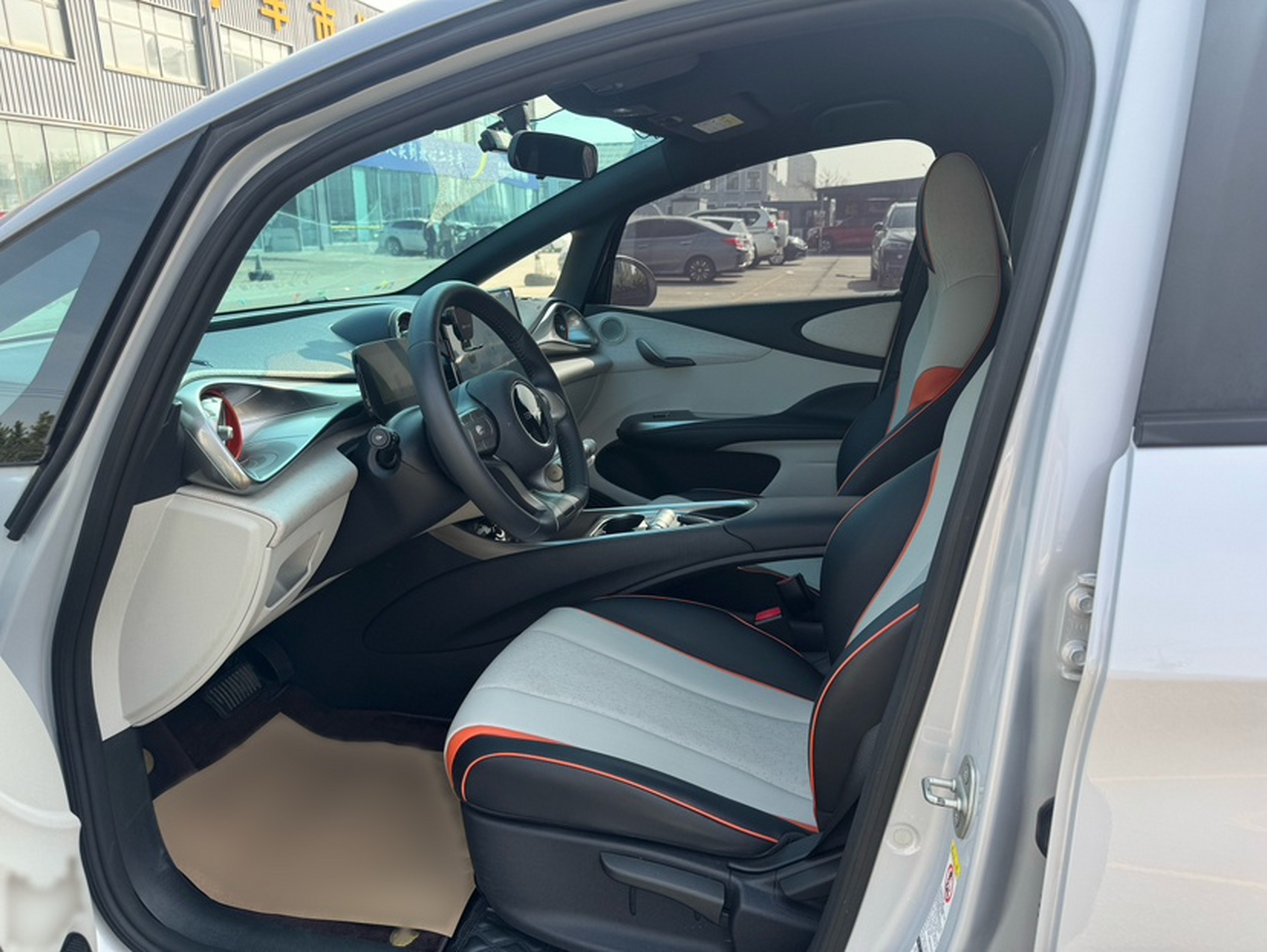 المقاعد الأمامية داخل السيارة