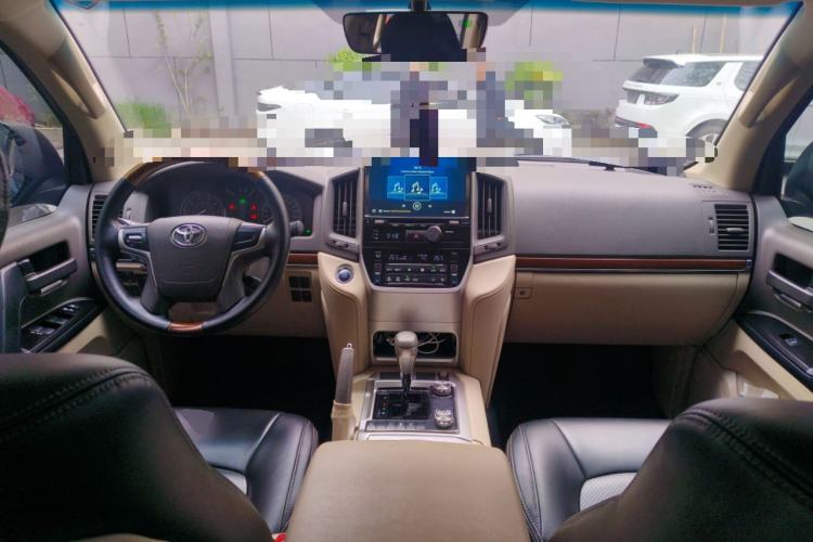 Used Toyota Land Cruiser 2018 4.6L GX-R Dual Airbags Middle East Center Console