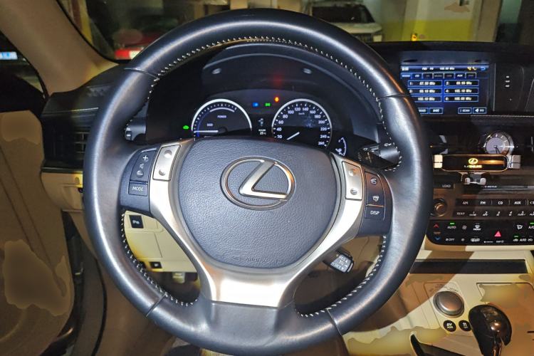 Used Lexus ES 2013 300h Elite Edition