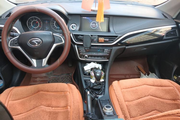 Used Soueast V5 Lingzhi 2015 Plus 1.5L Manual ZhiZun Version Center Console