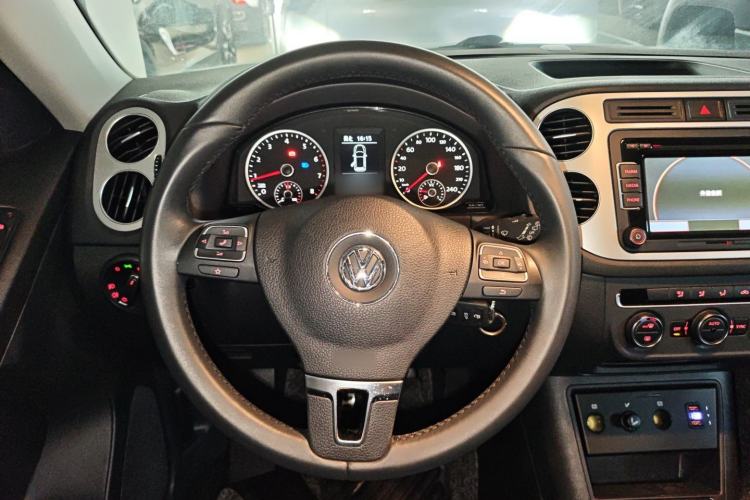 Used Volkswagen Tiguan L 2015 1.8TSI Manual Two-Wheel-Drive Limited Edition