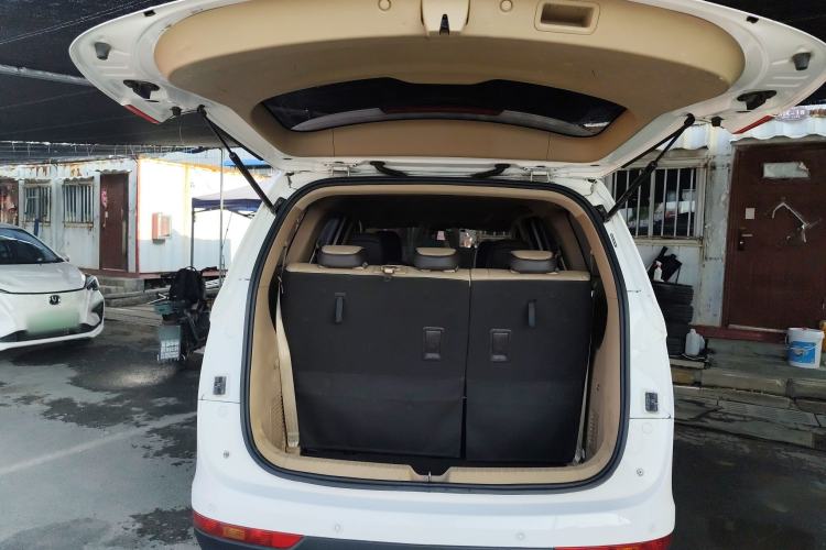 Used Baojun 730 2017 1.8L iAMT Prestige Version 7 Seats Trunk