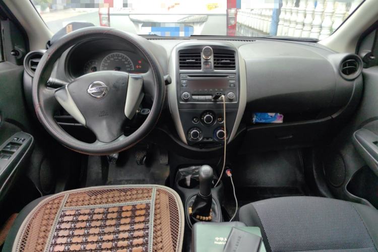 Used Nissan Sunny 2015 1.5XE Manual Comfort Edition Center Console