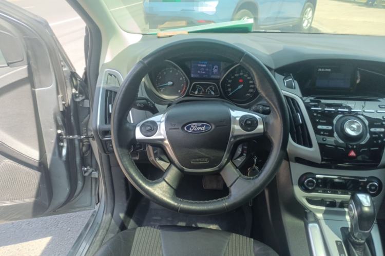 Used Ford Focus 2012 Hatchback 2.0L Automatic Luxury Sport Model