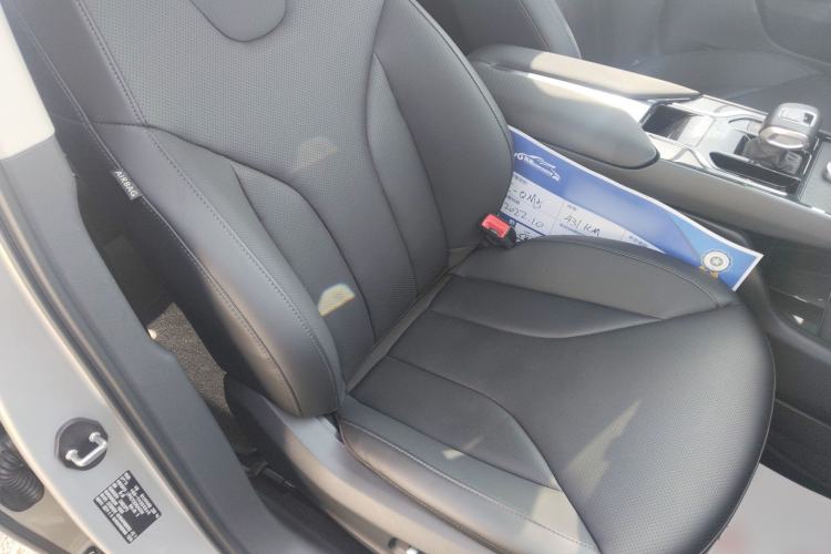 Used Hongqi E-QM5 2022 431 km Charge & Enjoy Edition Right Front Seat