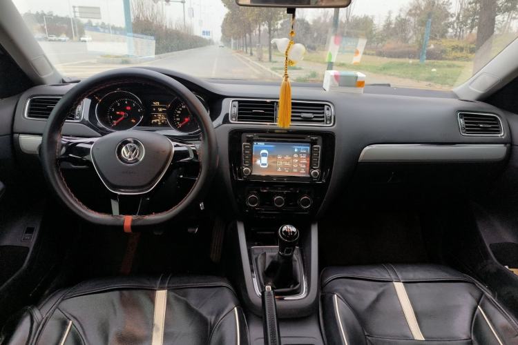 Used Volkswagen Sagitar 2015 1.6L Manual Comfort Model
