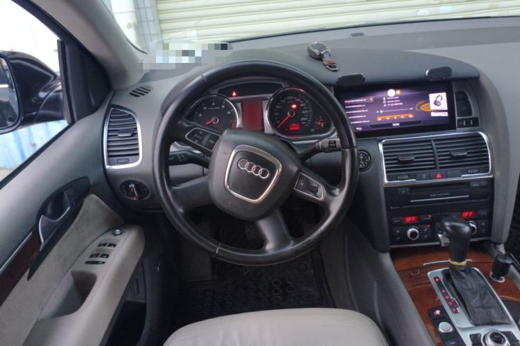 Used Audi Q7 2010 3.6 FSI quattro base version
