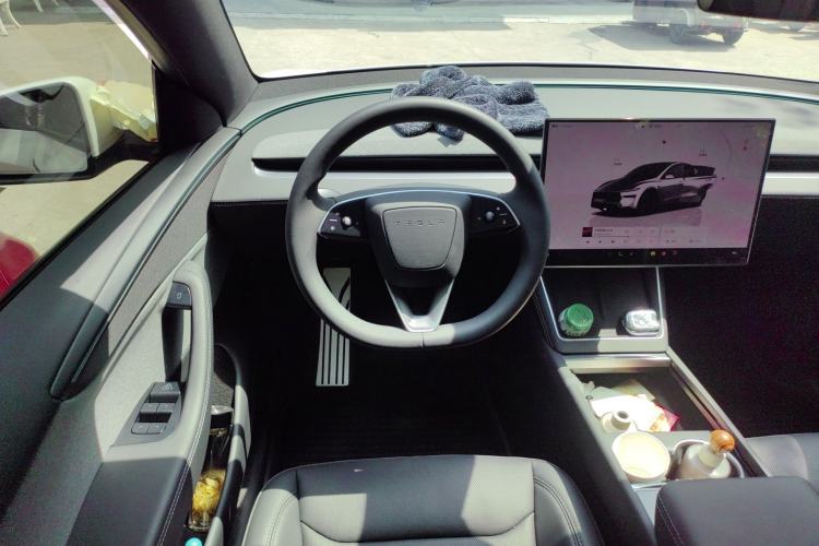 Used Tesla Model Y 2026 Facelifted Long-Range Rear-Drive Model Steering Wheel