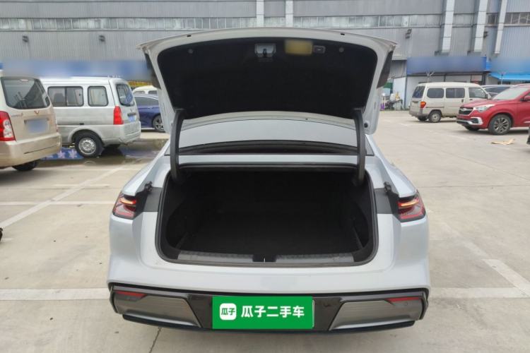 Used Geely Galaxy E8 2024 665 km Range Rear-Drive Starship Long-Range Version Trunk