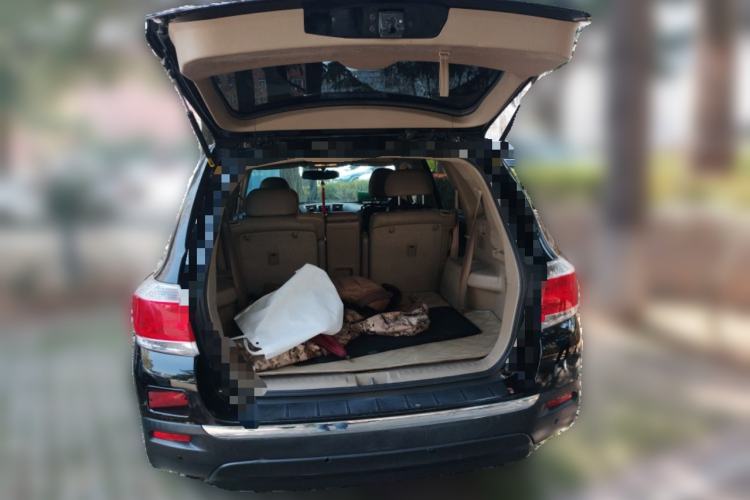 Used Toyota Highlander 2012 2.7L Two-Wheel Drive 7-Seater Luxury Edition Trunk