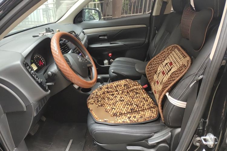 Used Mitsubishi Outlander 2016 2.0L Two-Wheel Drive Fashion Edition 5 Seats
