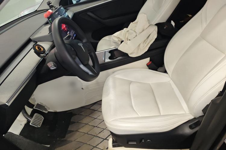 Used Tesla Model Y 2023 Rear-Wheel-Drive Version
