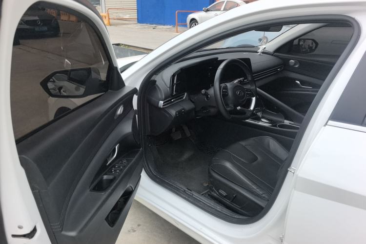 Used Hyundai Elantra 2022 1.5L CVT LUX Prestige Edition
