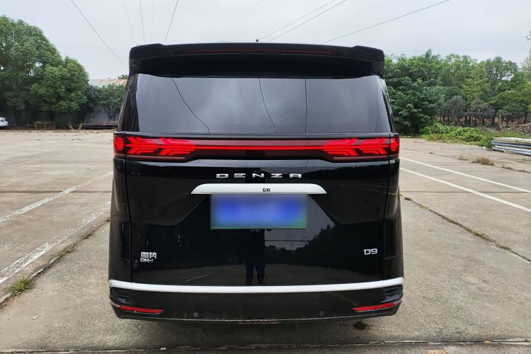 Used Denza D9 2022 DM-i 1040 Prestige Model Exterior 4