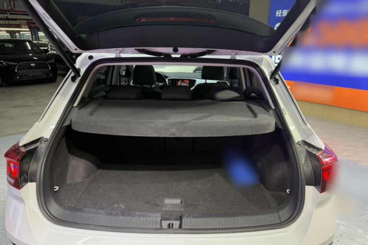 Used Volkswagen T-ROC 2021 280TSI DSG Two-Wheel Drive Comfort Connect Edition Trunk