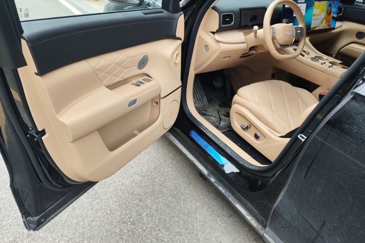 Used Chery T11 2026 Model 220 All-Wheel Drive Dual IMAX Theater Edition
