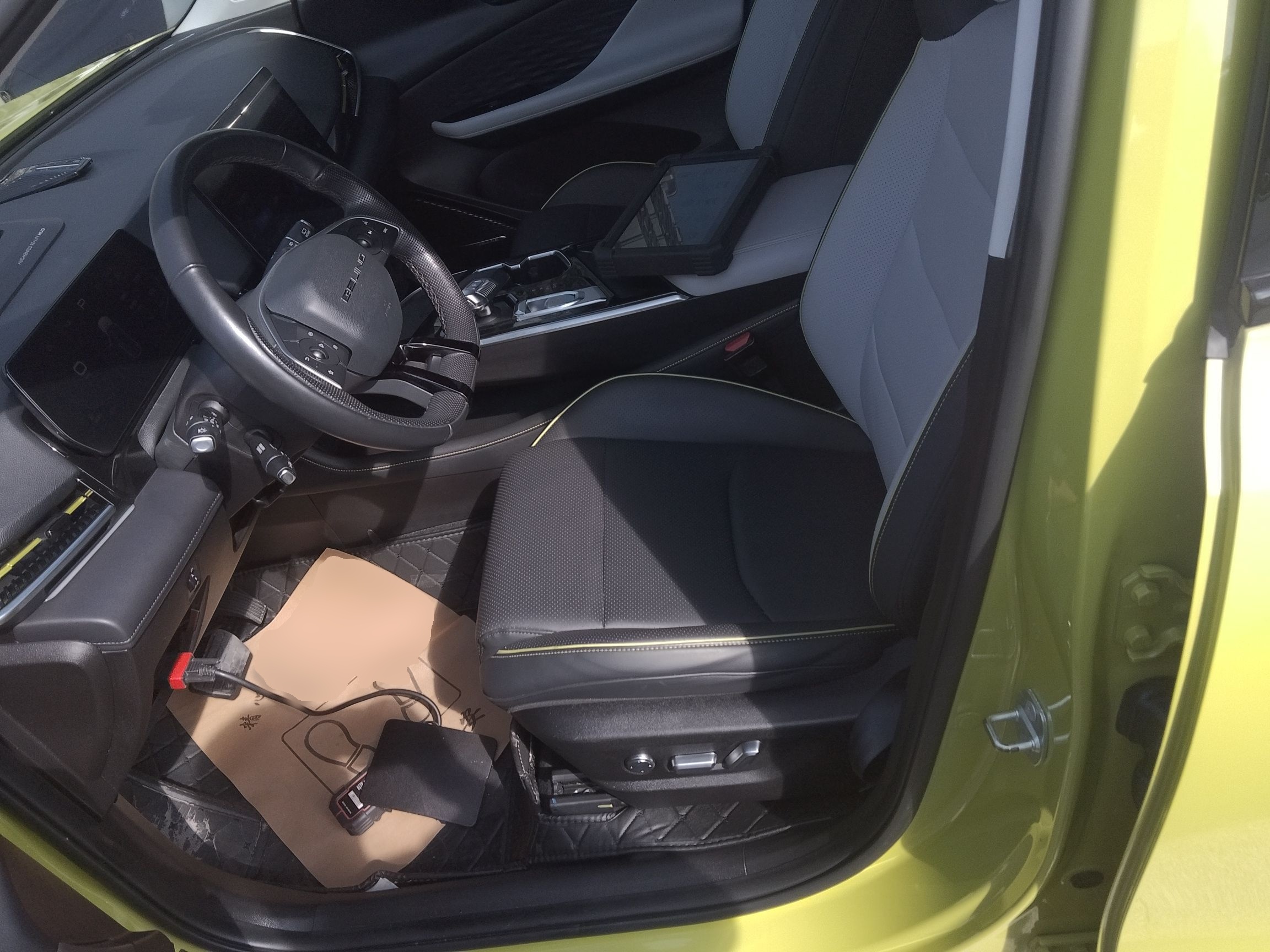 Переднее сиденье в автомобиле