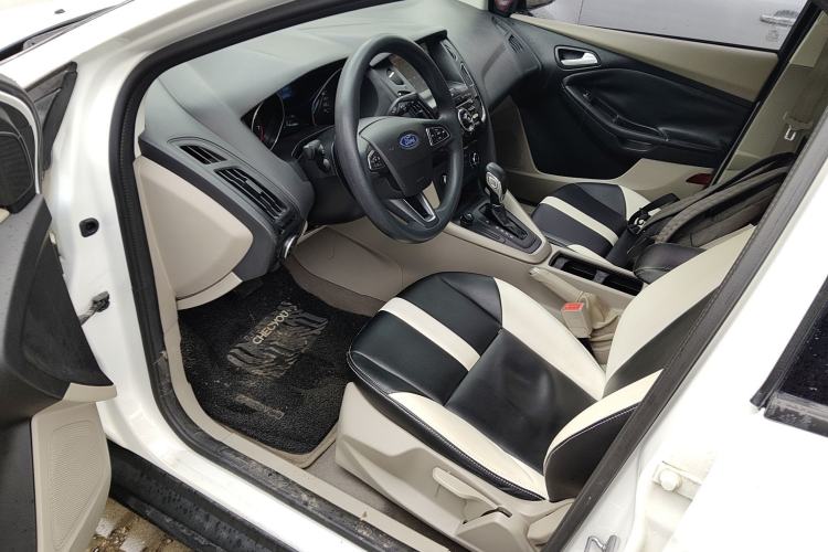 Used Ford Focus 2015 Sedan 1.6L Automatic Comfort Model Driver Seat