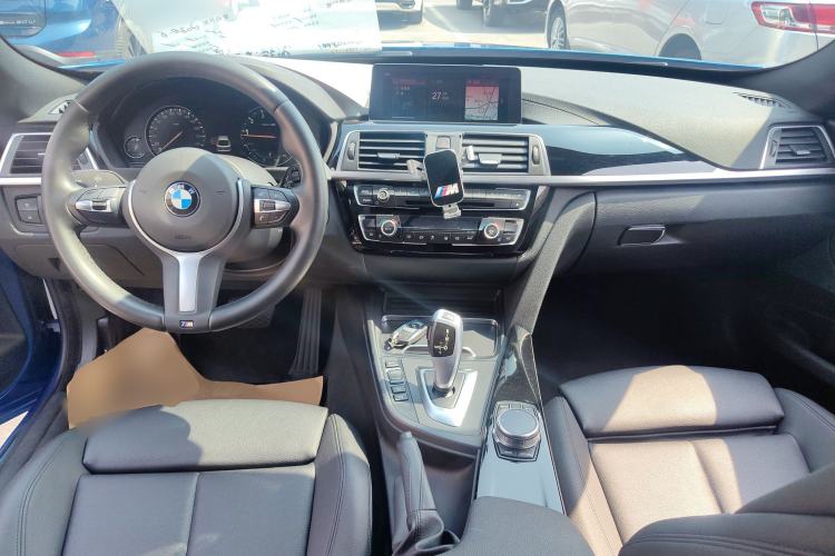 Used BMW 3 Series GT 2019 320i M Sport Package Center Console