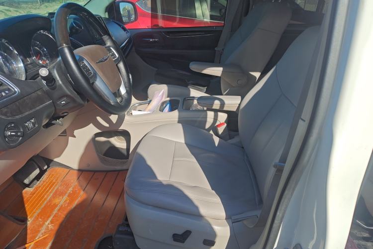 Used Chrysler Grand Voyager 2013 3.6L Luxury Edition Left Front Seat