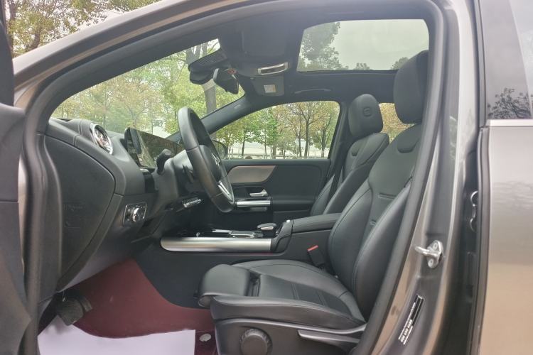 Used Mercedes-Benz GLA 2022 Second Facelift GLA 200 Left Front Seat