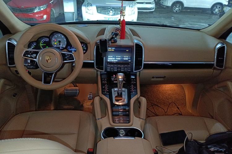 Used Porsche Cayenne E-Hybrid 2015 Cayenne S E-Hybrid 3.0T Center Console