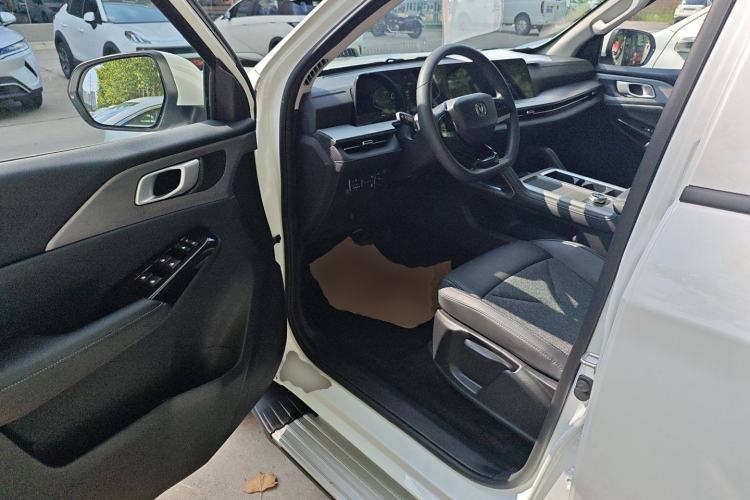 Used Changan Hunter 2024 Warrior Edition Luxury Model Dual-Motor All-Wheel Drive with Extra-Long Cargo Box
