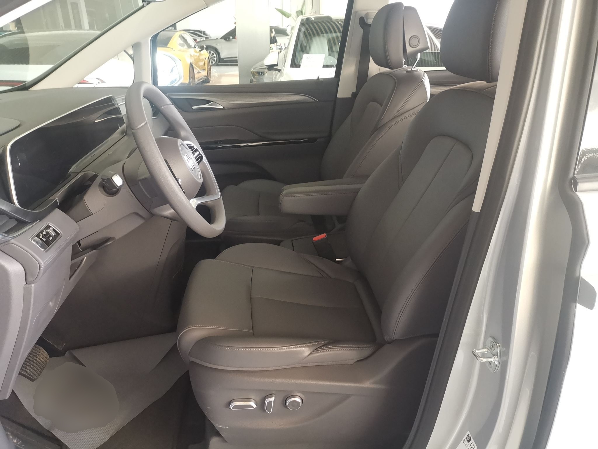 Переднее сиденье в автомобиле