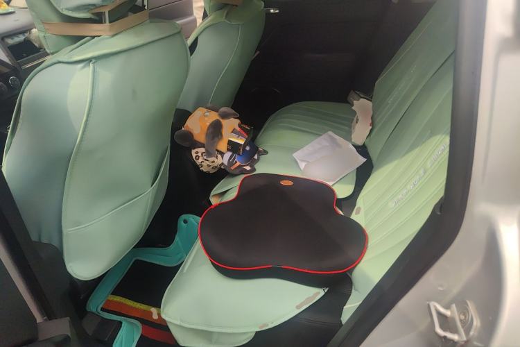 Used Jeep Compass 2011 2.4L four-wheel-drive sport version Left Rear Seat