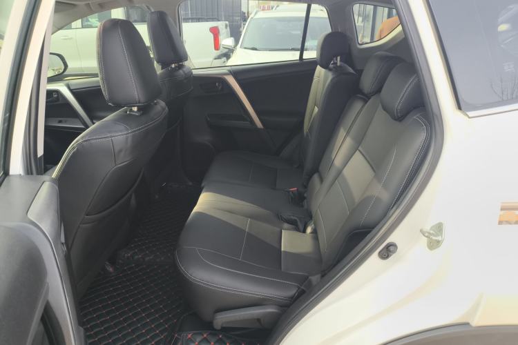 Used Toyota RAV4 2016 2.0L CVT Two-Wheel Drive Fashion Edition China V Standard
