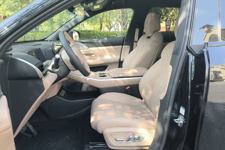 Used XPeng G9 2025 680 Ultra-Long Range All-Wheel Drive Max Left Front Seat