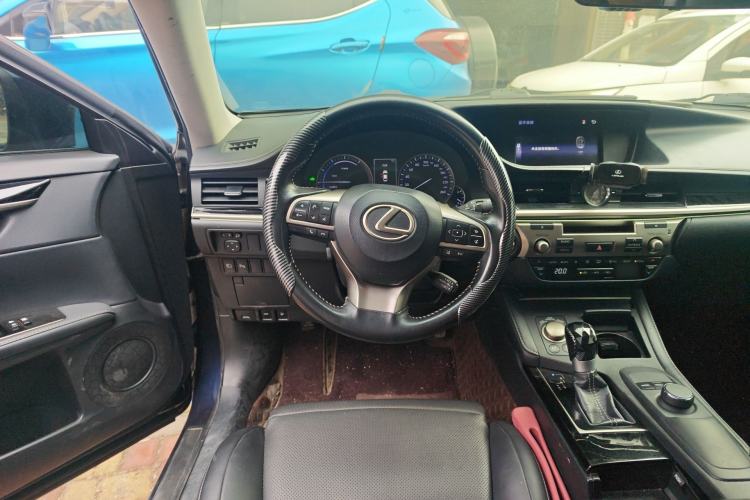 Used Lexus ES 2015 300h Comfort Edition