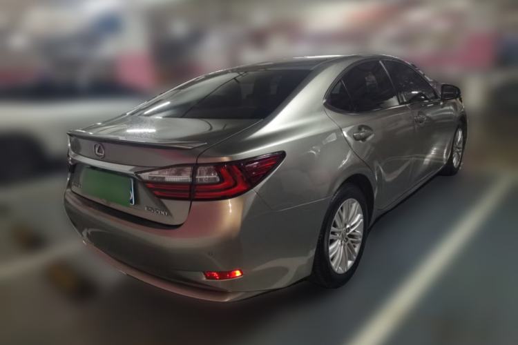 Used Lexus ES 2015 200 Elite Edition Rear Right 45 Deg