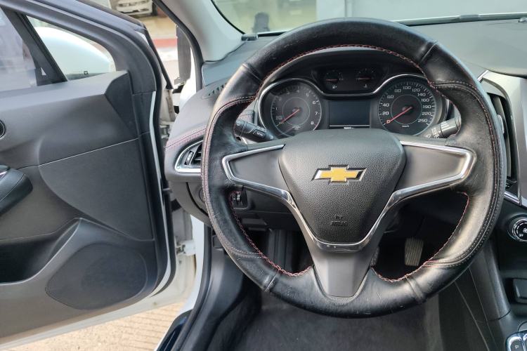Used Chevrolet Cruze 2017 1.5L Automatic Pioneer Sunroof Edition