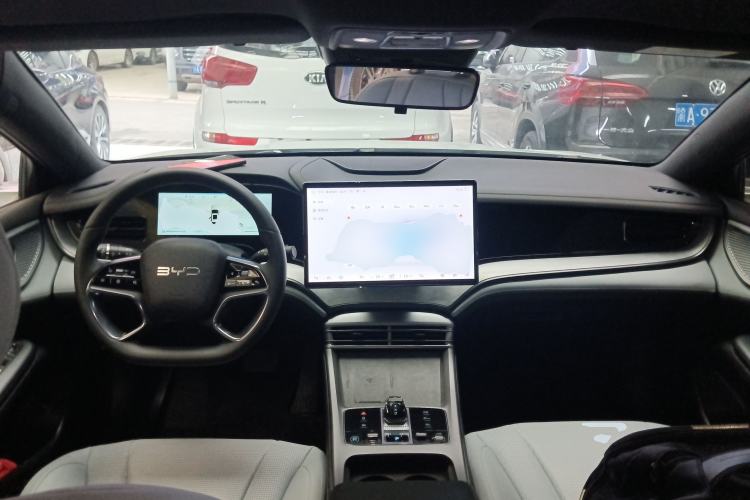 Used BYD Seal 2024 HONOR Edition DM-i 1.5L 121km Luxury Model Center Console