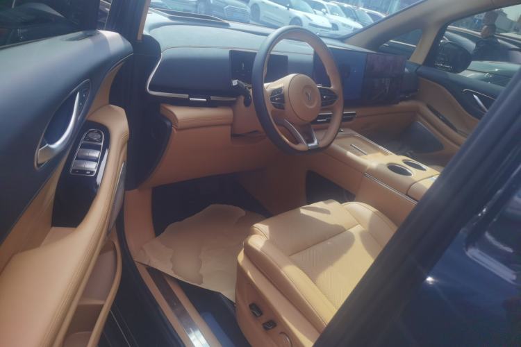 Used VOYAH Dream 2025 EV Four-Wheel Drive Prestige Kunpeng Edition Driver Seat