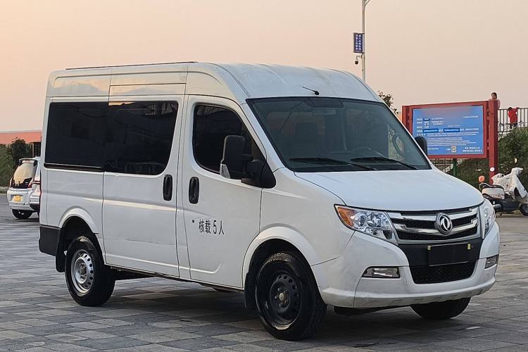 Used Dongfeng Yufeng Yufeng 2021 2.5T V9 Value-Added Logistics Vehicle Short Wheelbase Mid-Roof Design 5-9 Seater China V Emission Standard ZD25
