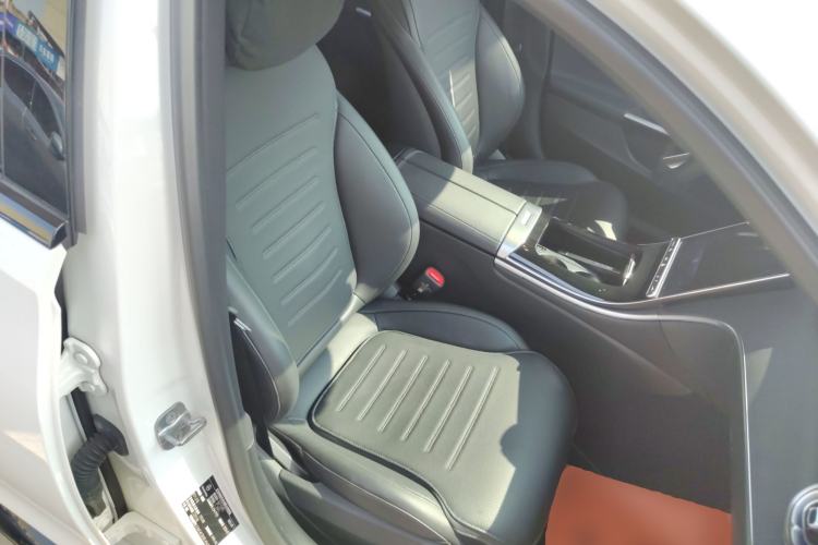 Used Mercedes-Benz C-Class 2024 Facelifted C-Class 260 L Night Edition Sports Version Right Front Seat