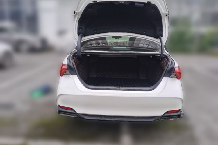 Used Toyota Avalon 2019 Dual-Engine 2.5L Luxury Edition China VI Standard
