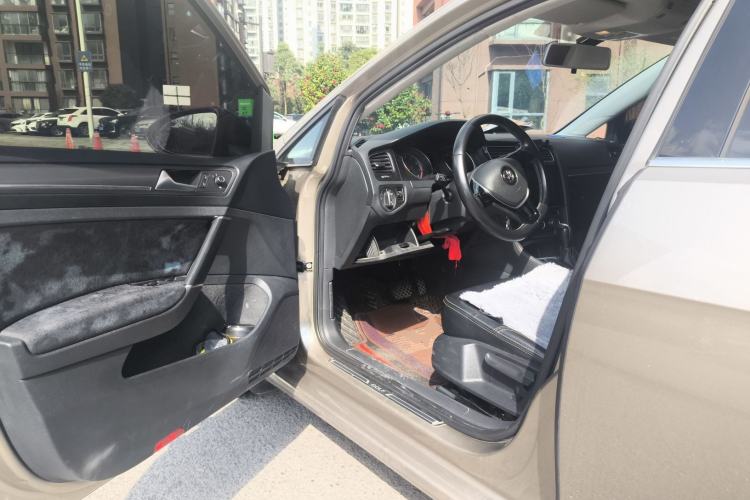 Used Volkswagen Golf 2017 230TSI Automatic Comfort Edition – Celebrating Milestone of One Million Units
