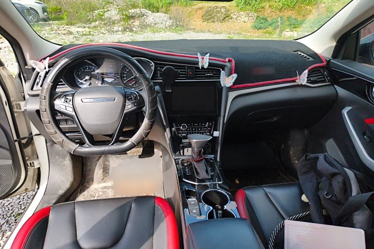 Used Venucia D60 2019 100 000 Honor 1.6L XL CVT Chenku Edition China VI Standard Center Console