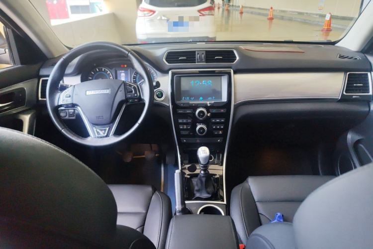 Used Haval H2 2016 Red Label 1.5T Manual Two-Wheel Drive Elite Model