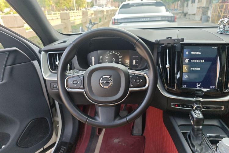 Used Volvo XC60 2019 T5 4x4 Smart Edition China V Standard Steering Wheel