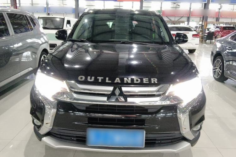 Used Mitsubishi Outlander 2016 2.4L 4x4 Luxury Edition 7-Seater
