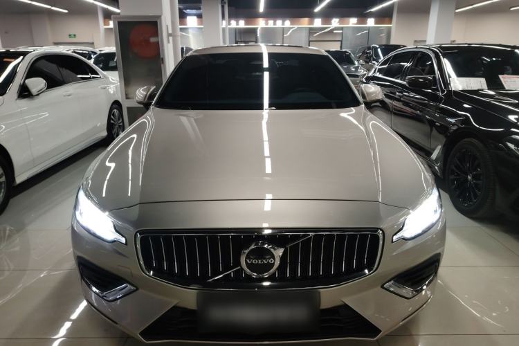 Used Volvo S60 2023 B4 Zhiyuan Luxury Edition
