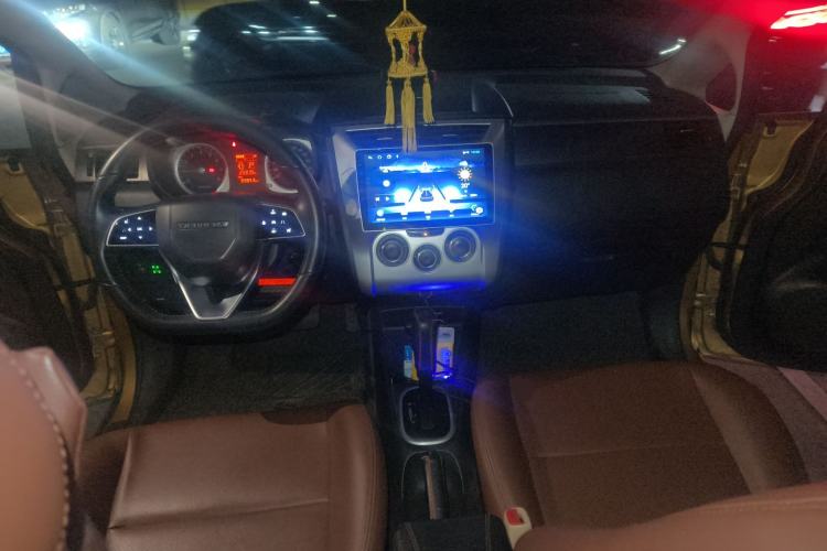 Used Venucia R50X 2013 1.6L Automatic Model