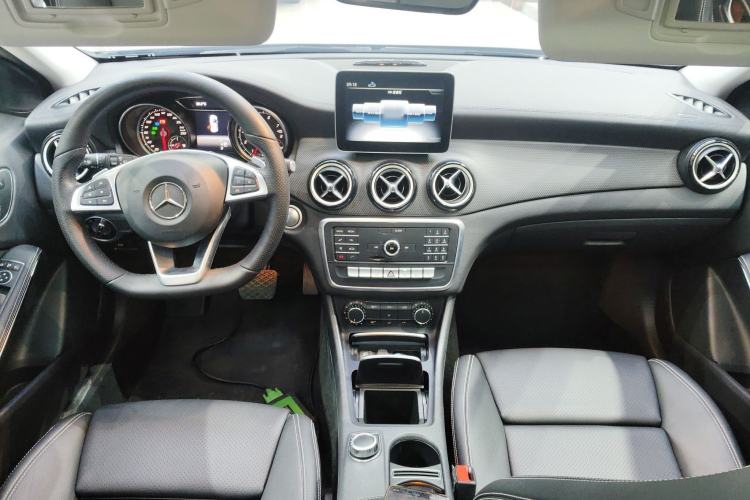 Used Mercedes-Benz GLA 2019 GLA 200 Fashion Model Center Console