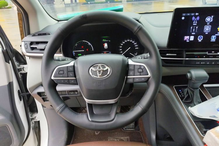 Used Toyota SIENNA 2023 2.5L Hybrid Comfort Edition Steering Wheel