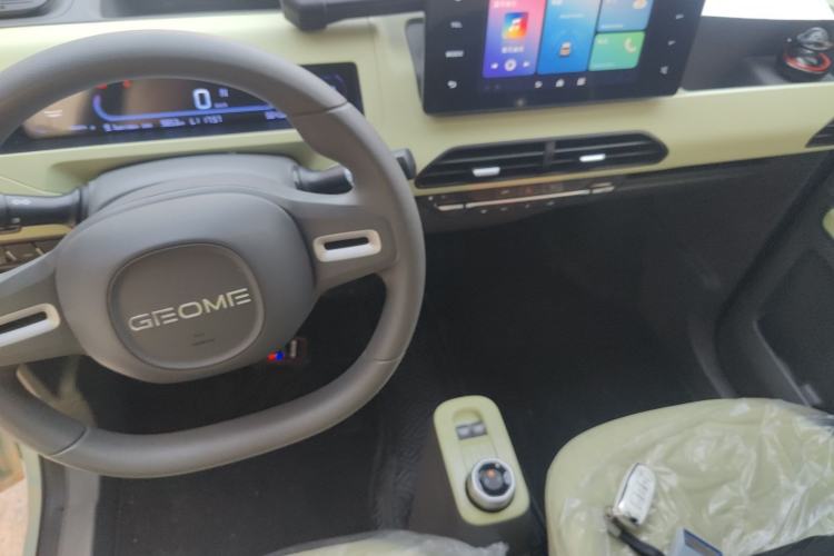 Used Geely Galaxy Panda 2024 Panda Mini 200km Endurance Bear Center Console